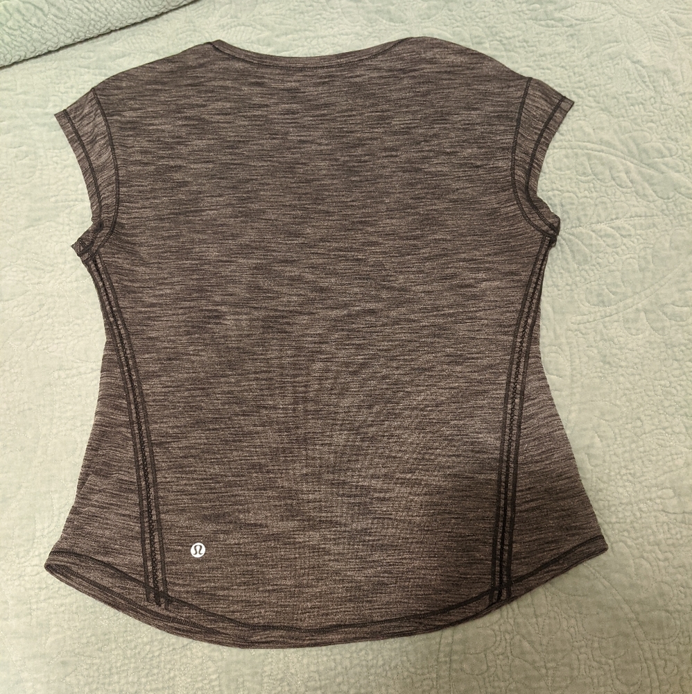 Lululemon Lost In Pace Short Sleeve size 6